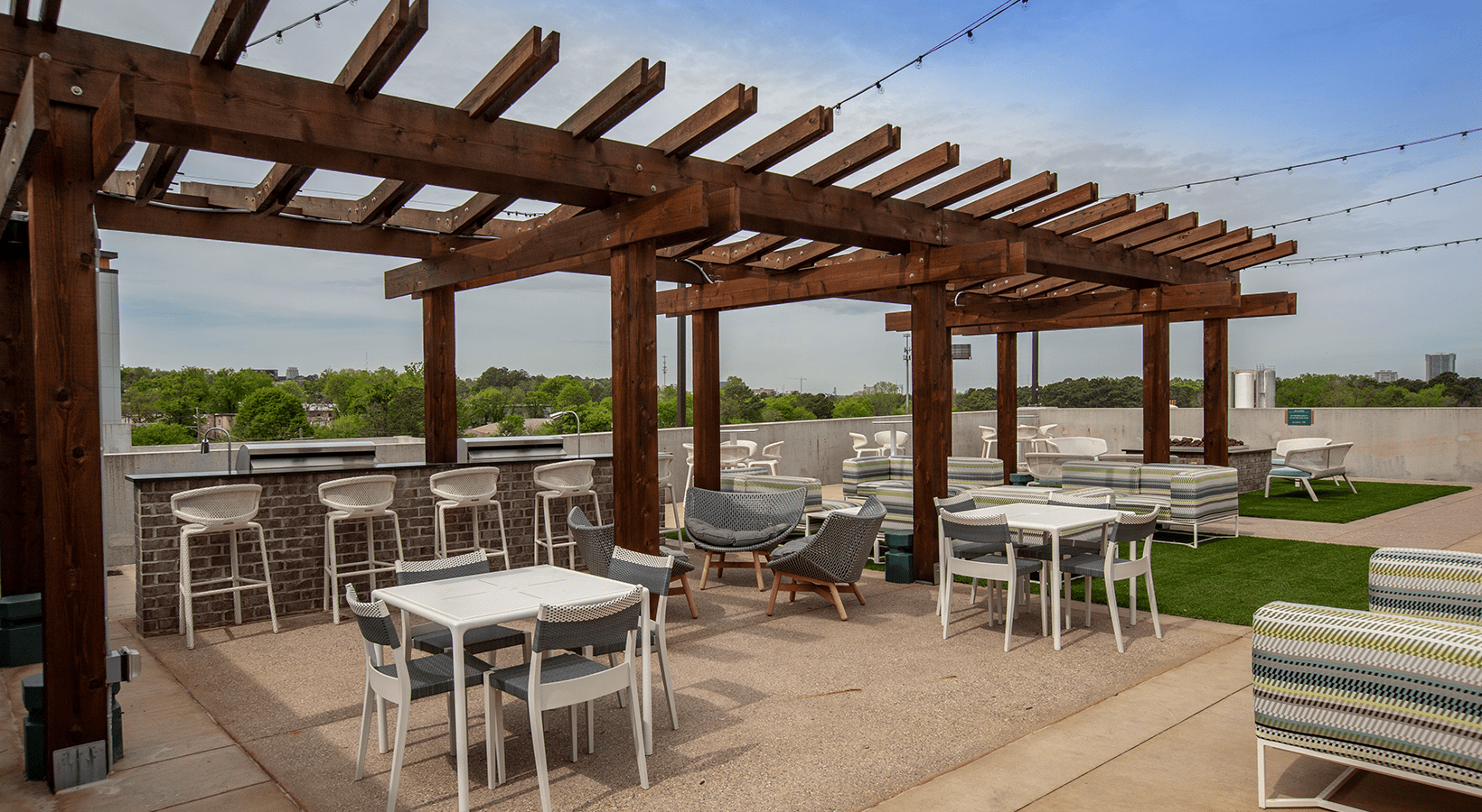 Apartment Sky Lounge with Bar Seating | 2050 Morningside