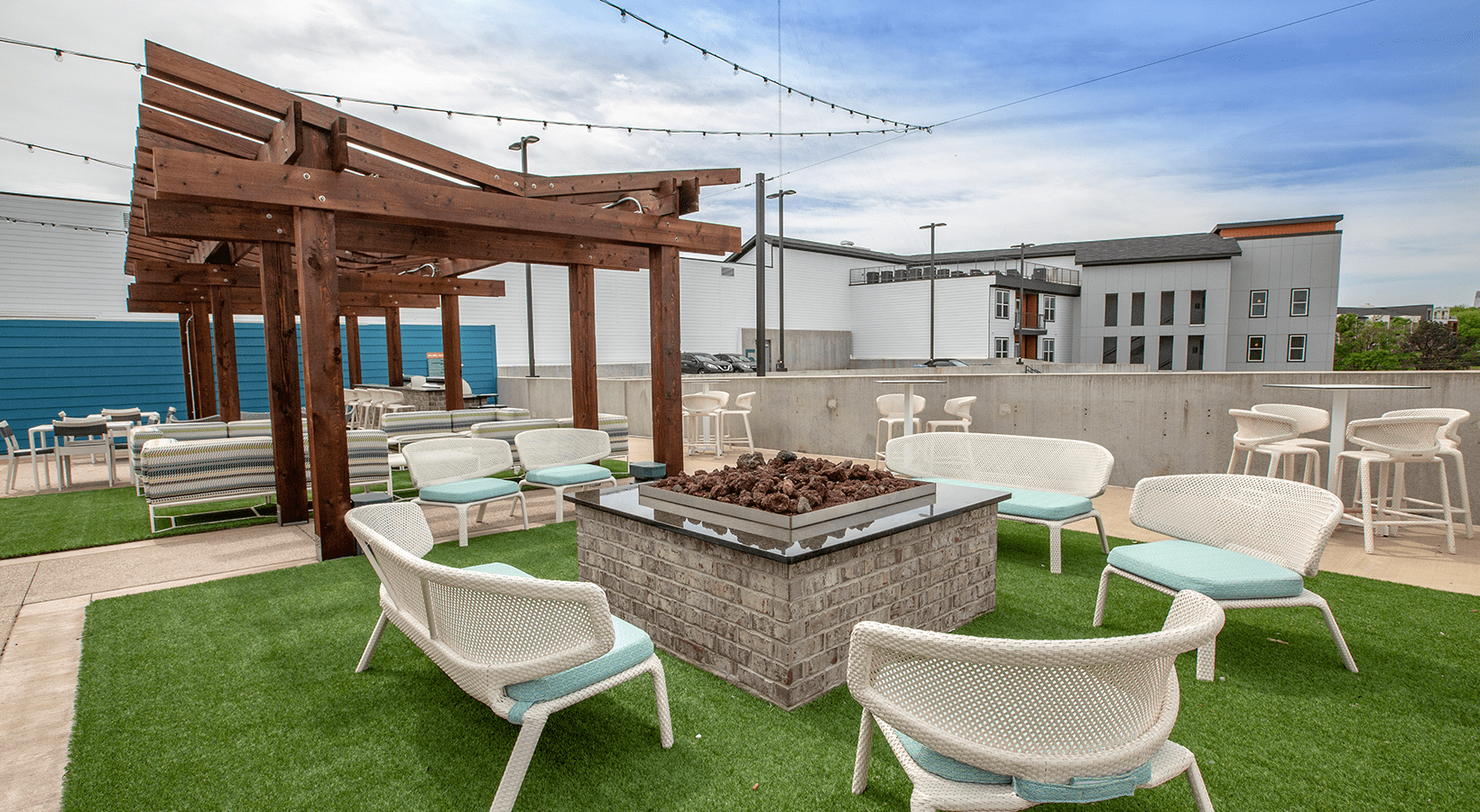 Apartment Sky Lounge with Fire Pit | 2050 Morningside