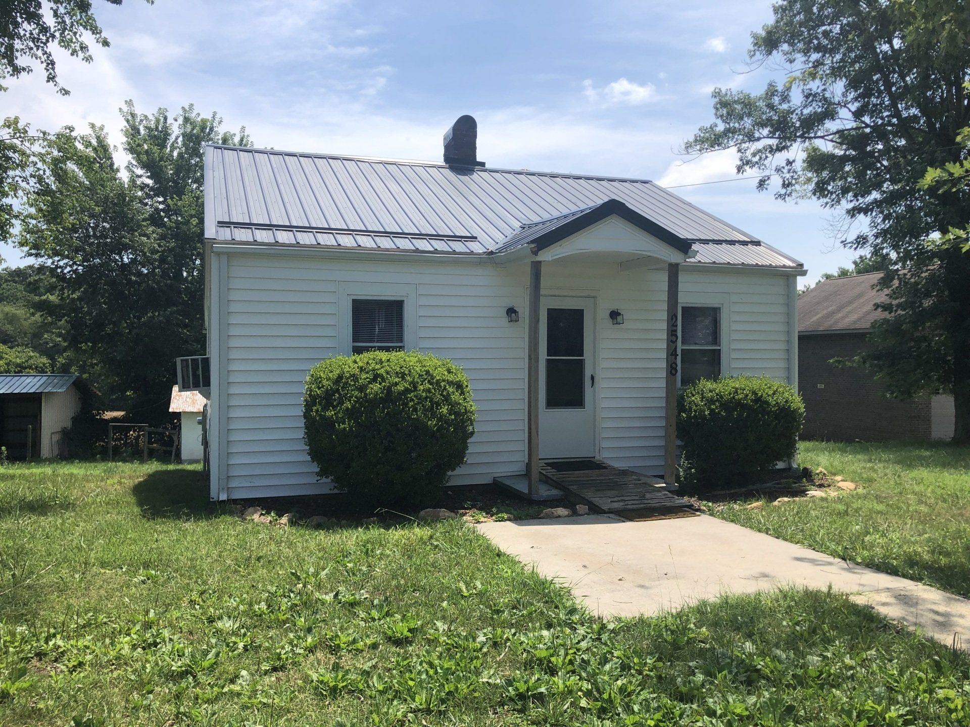 2548 Country Club Road exterior