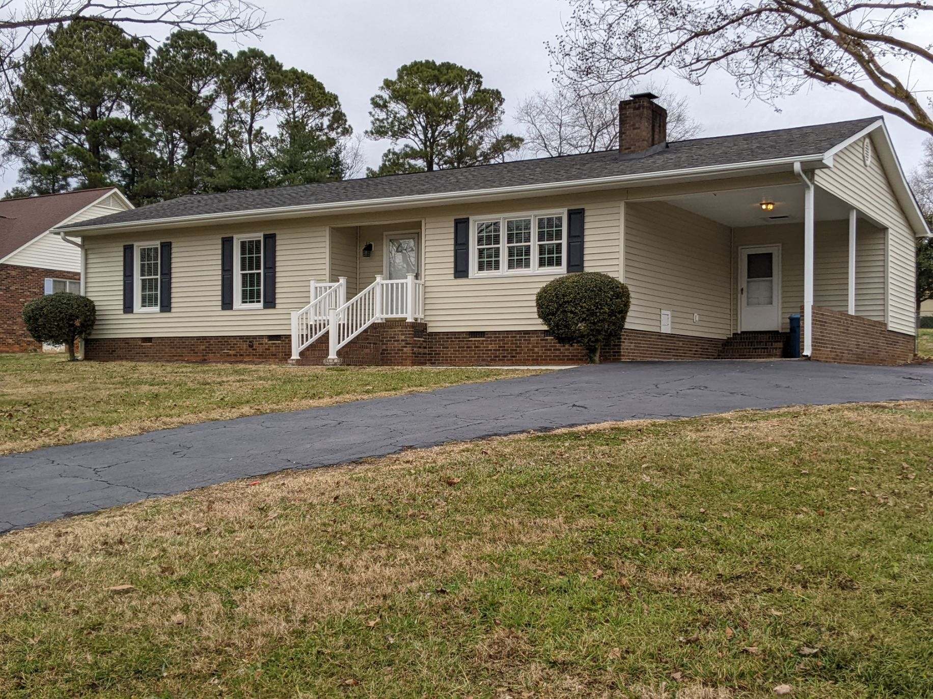 270 East Lake Drive exterior