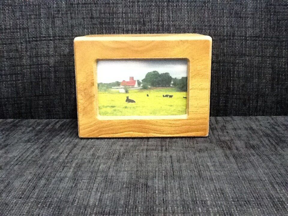 Cube Photo Urn - Small – Funeral tributes in Rockhampton, QLD