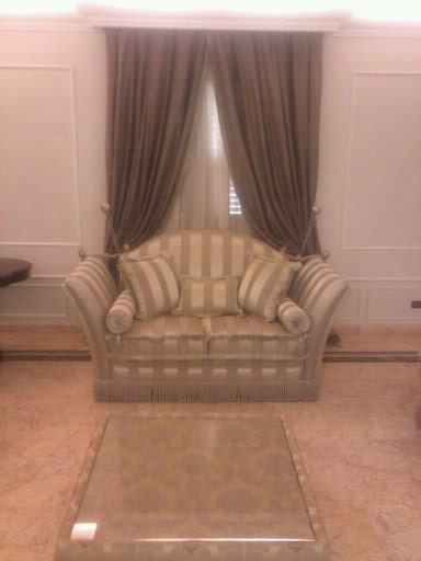 Divano due posti beige a righe