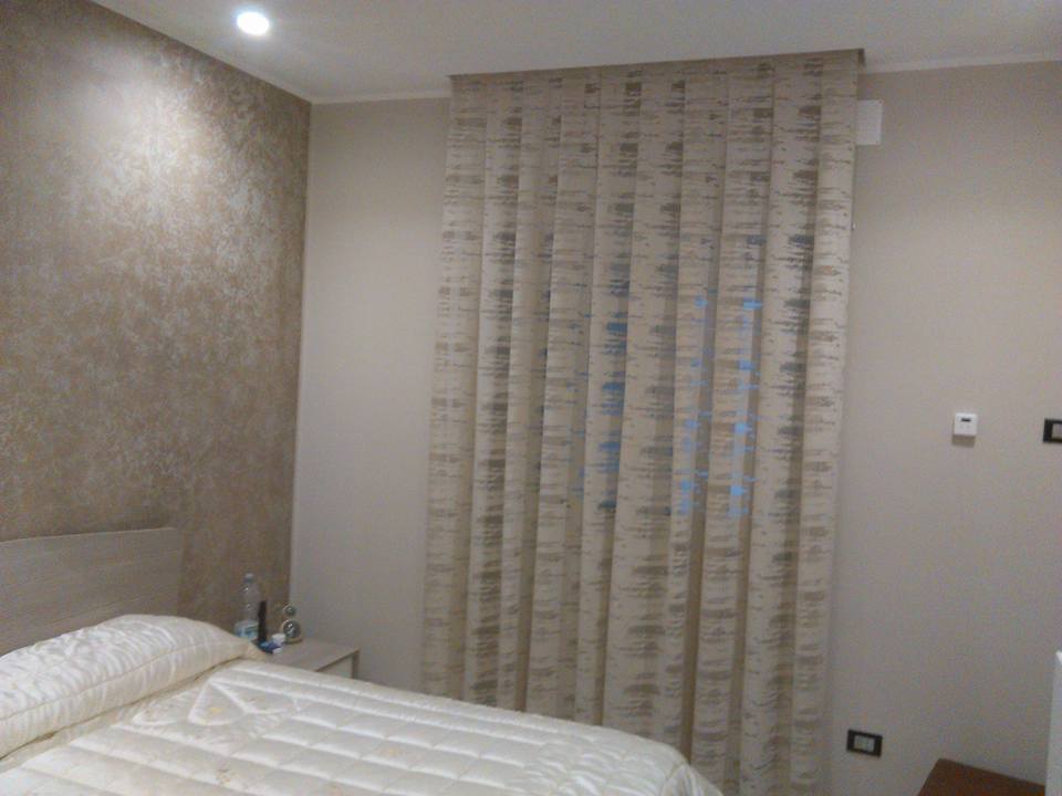 Tenda beige per camera da letto