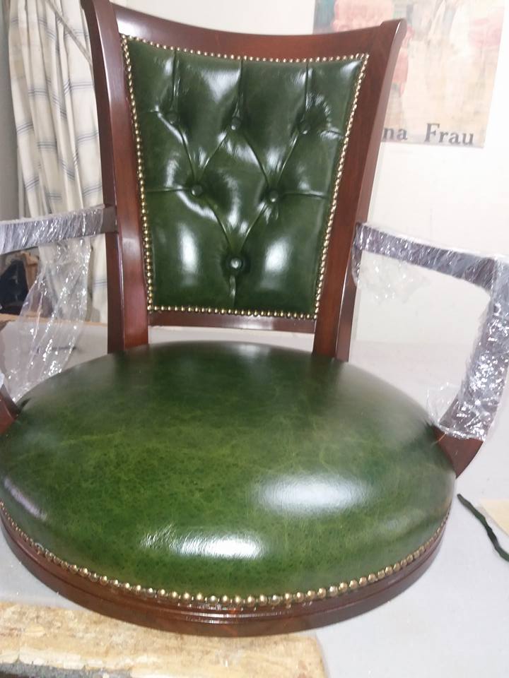 Sedia con cuscino verde