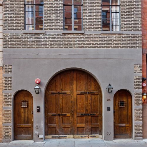 23 Cornelia Street in Greenwich Village, the former residence of Taylor Swift