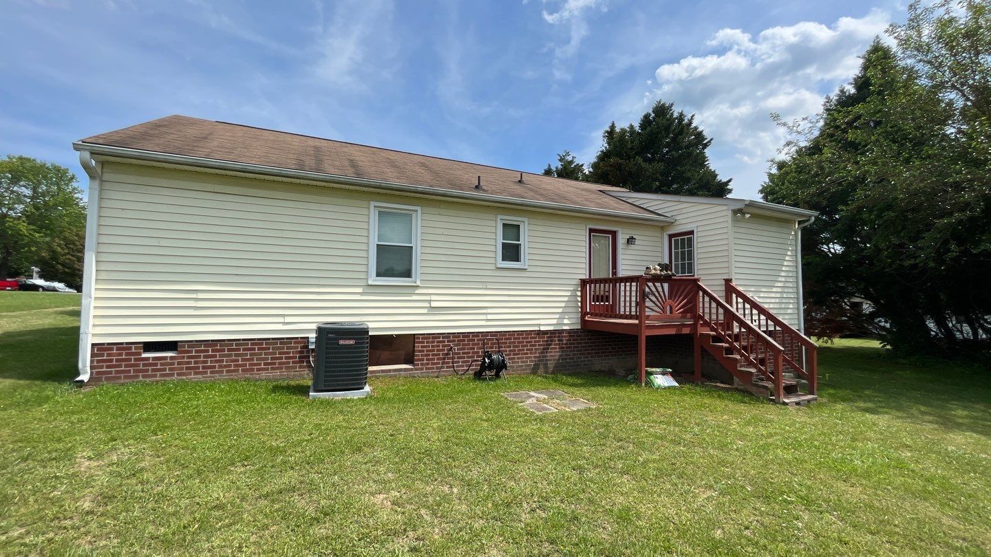 A before image of a RETEX siding replacement on a Mechanicsville VA home. This image shows a side of the house.