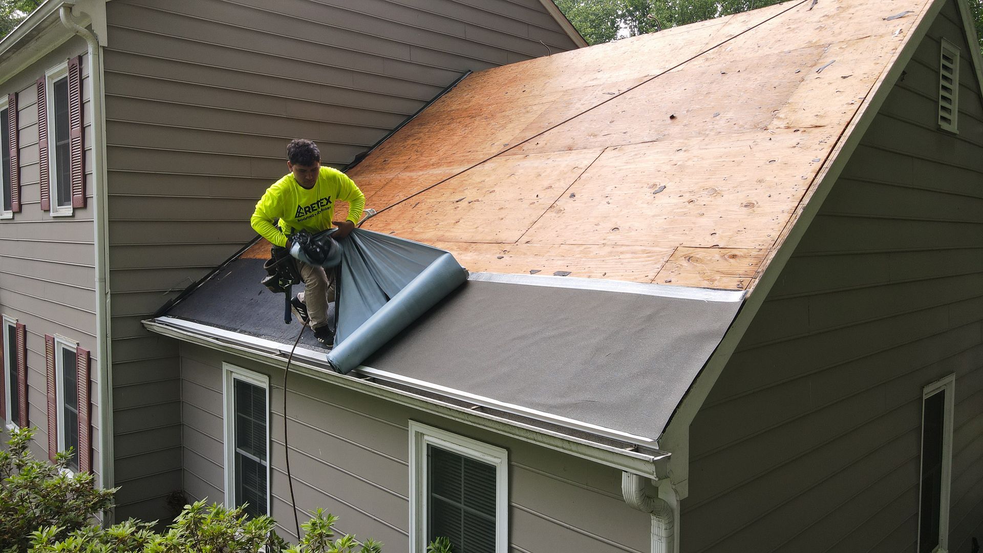 Image of a RETEX crew member installing drip edge during an asphalt shingle roof installation in North Chesterfield VA 23235.