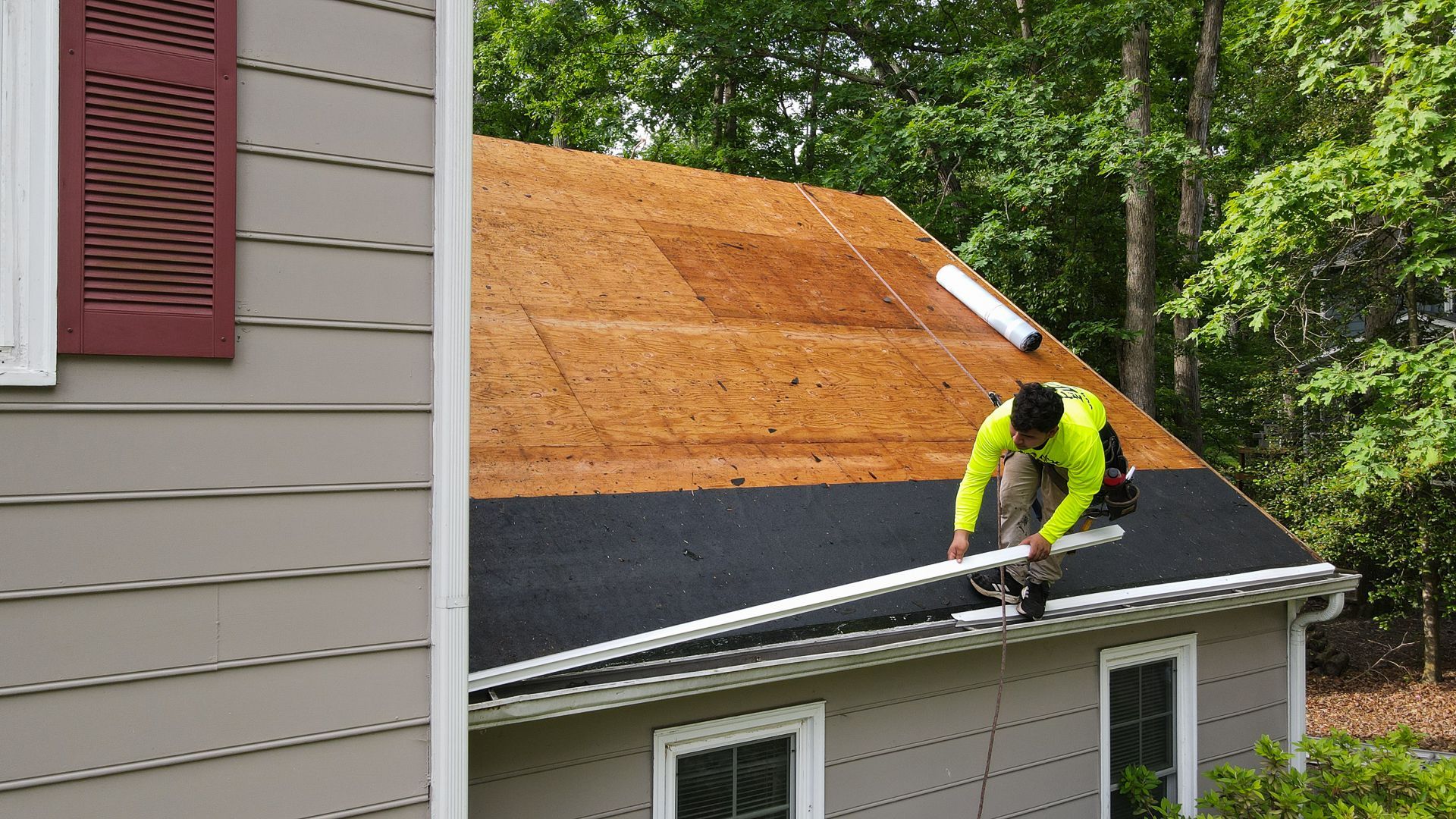 Image of a RETEX crew member installing drip edge during an asphalt shingle roof installation in North Chesterfield VA 23235.