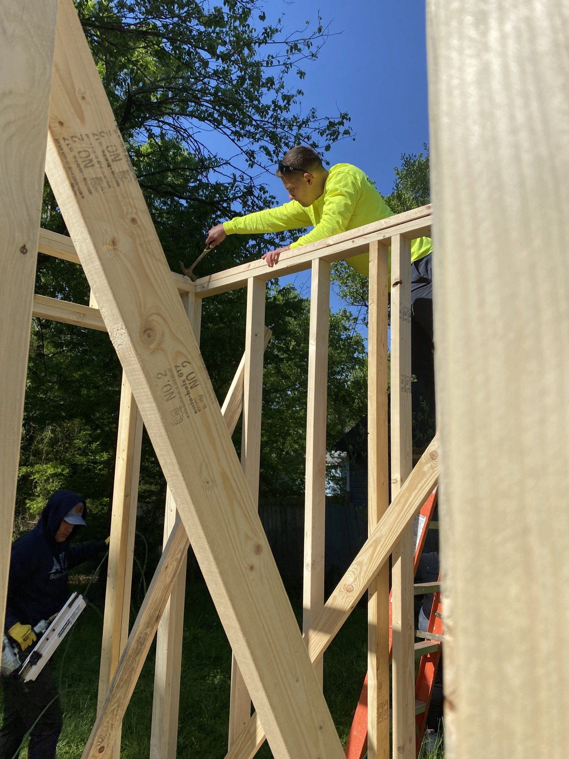 Image of RETEX’s Cale Kammerling volunteering with Richmond Habitat for Humanity in April 2022.