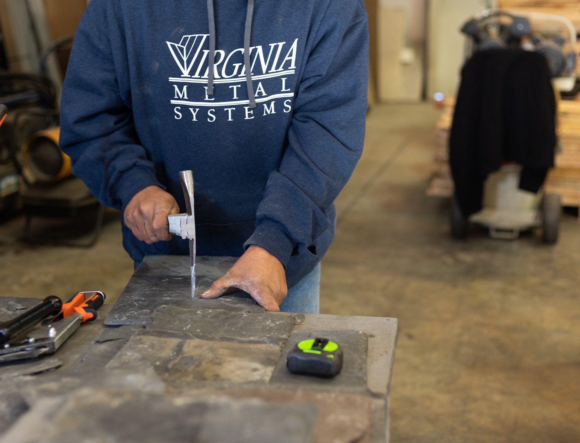 An image of a Virginia Slate Systems employee explaining how to cut natural slate during a RETEX team training event.