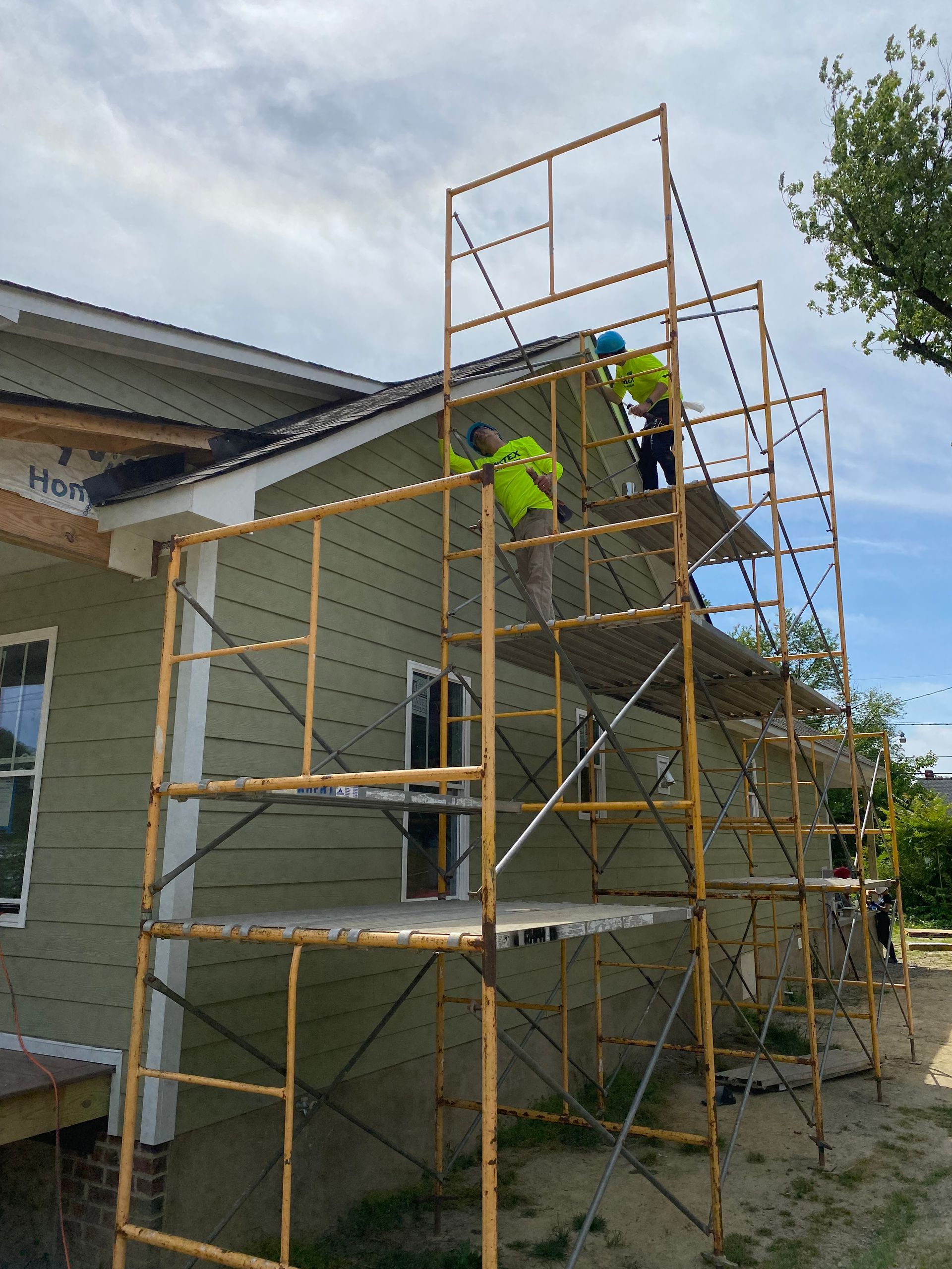 Image of RETEX team members at Richmond Habitat for Humanity job site during our RETEX team volunteer day in May 2023.