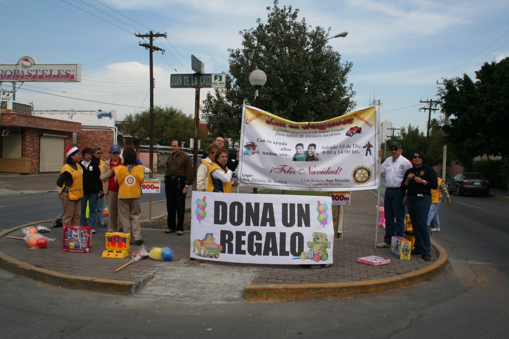 Brigada de donación juguetes en navidad Club Rotario San Nicolás