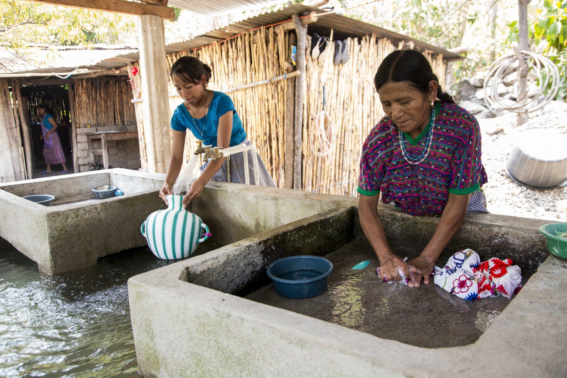 Mujeres, agua y ciclo de pobreza