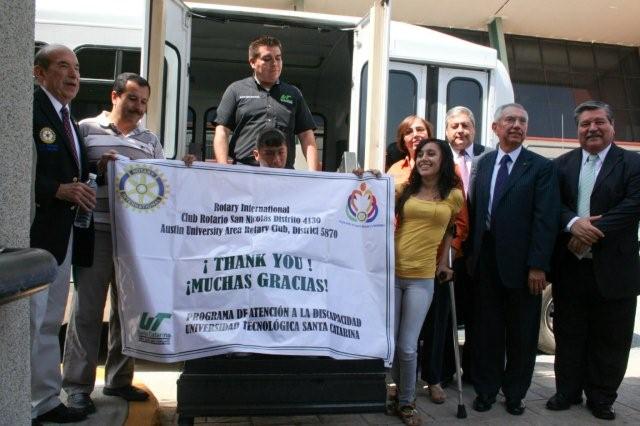 Club Rotario entrega de Camion con Rampa