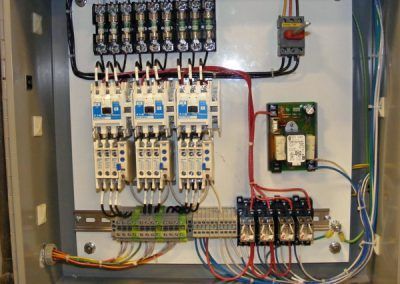 A electrical box with a lot of wires connected to it