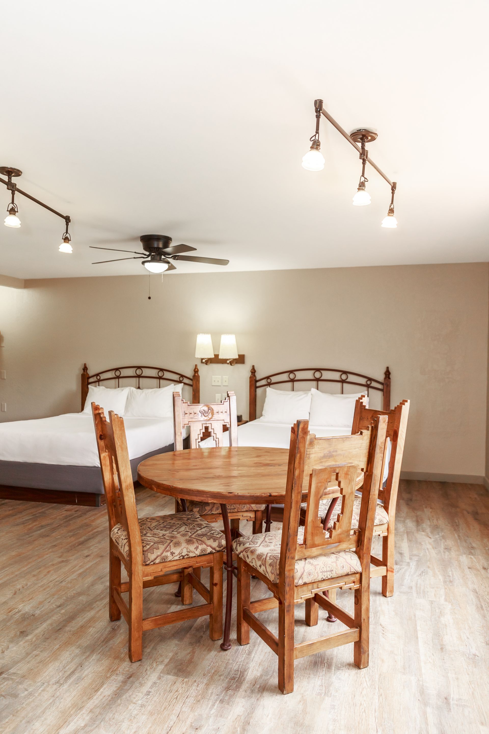 There is a table and chairs in the middle of the room.