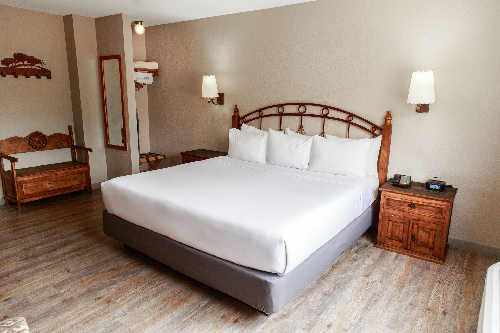 A hotel room with a king size bed and two nightstands.