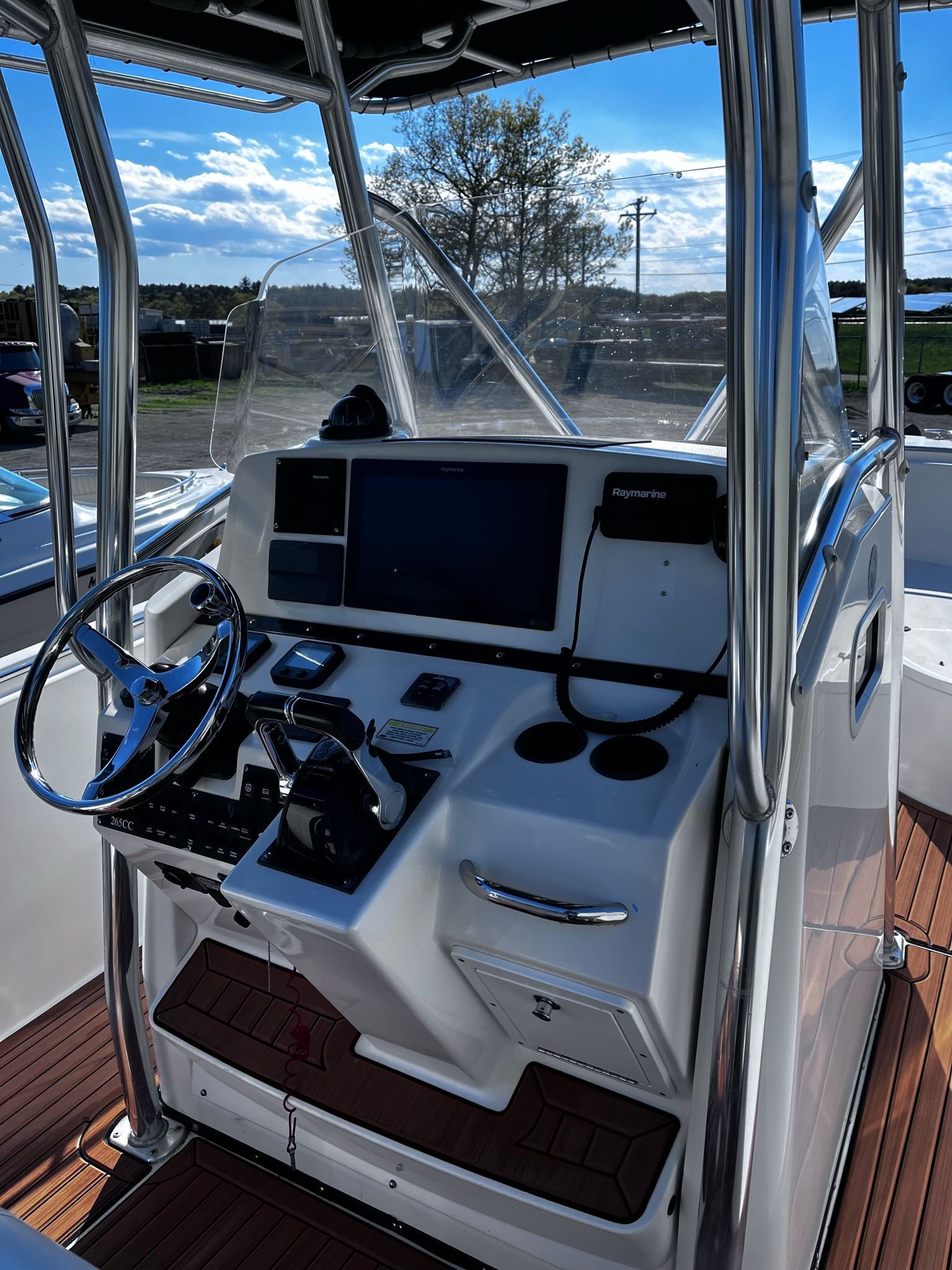 26' Edgewater Topside Detail