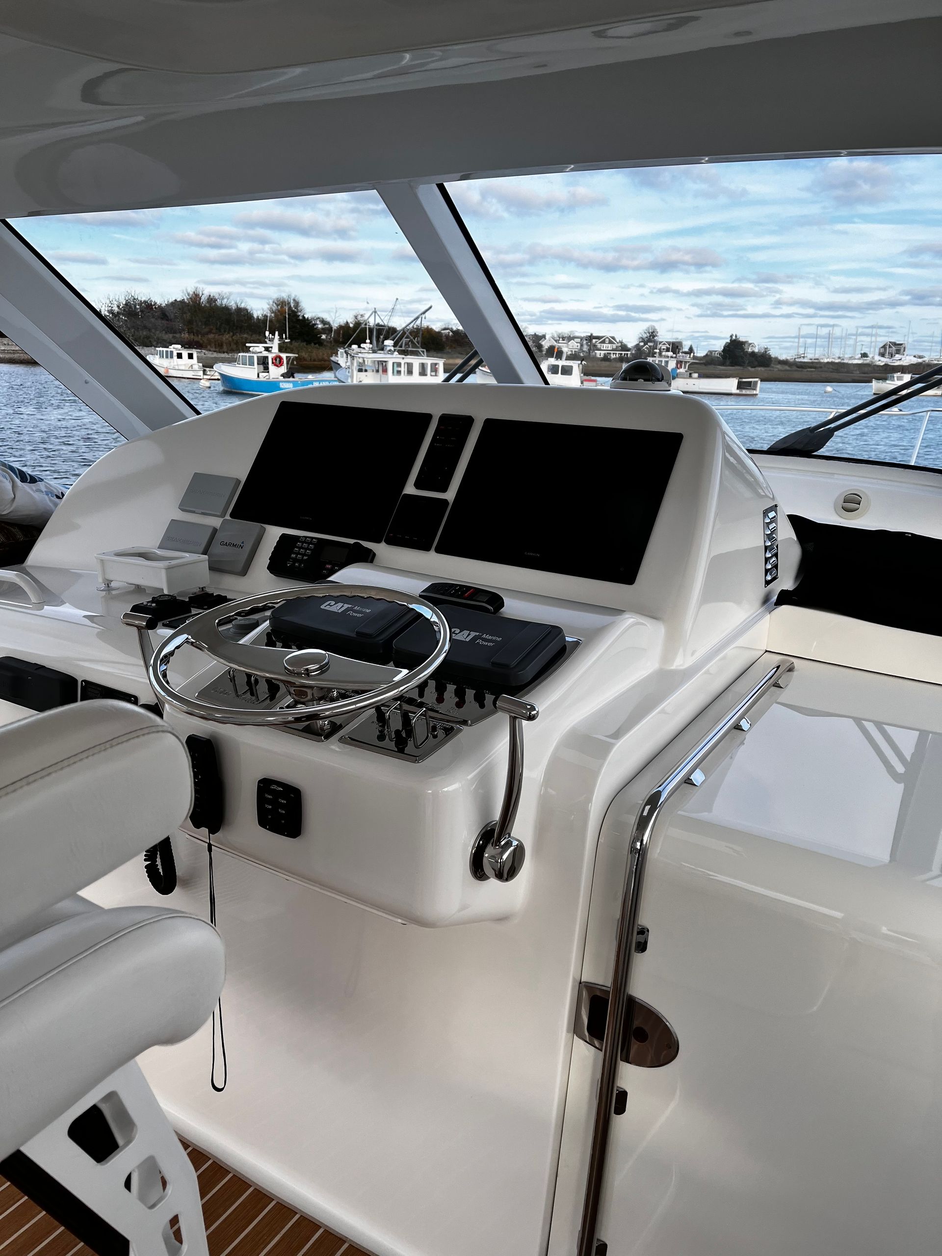 37' Cabo Topside Detail