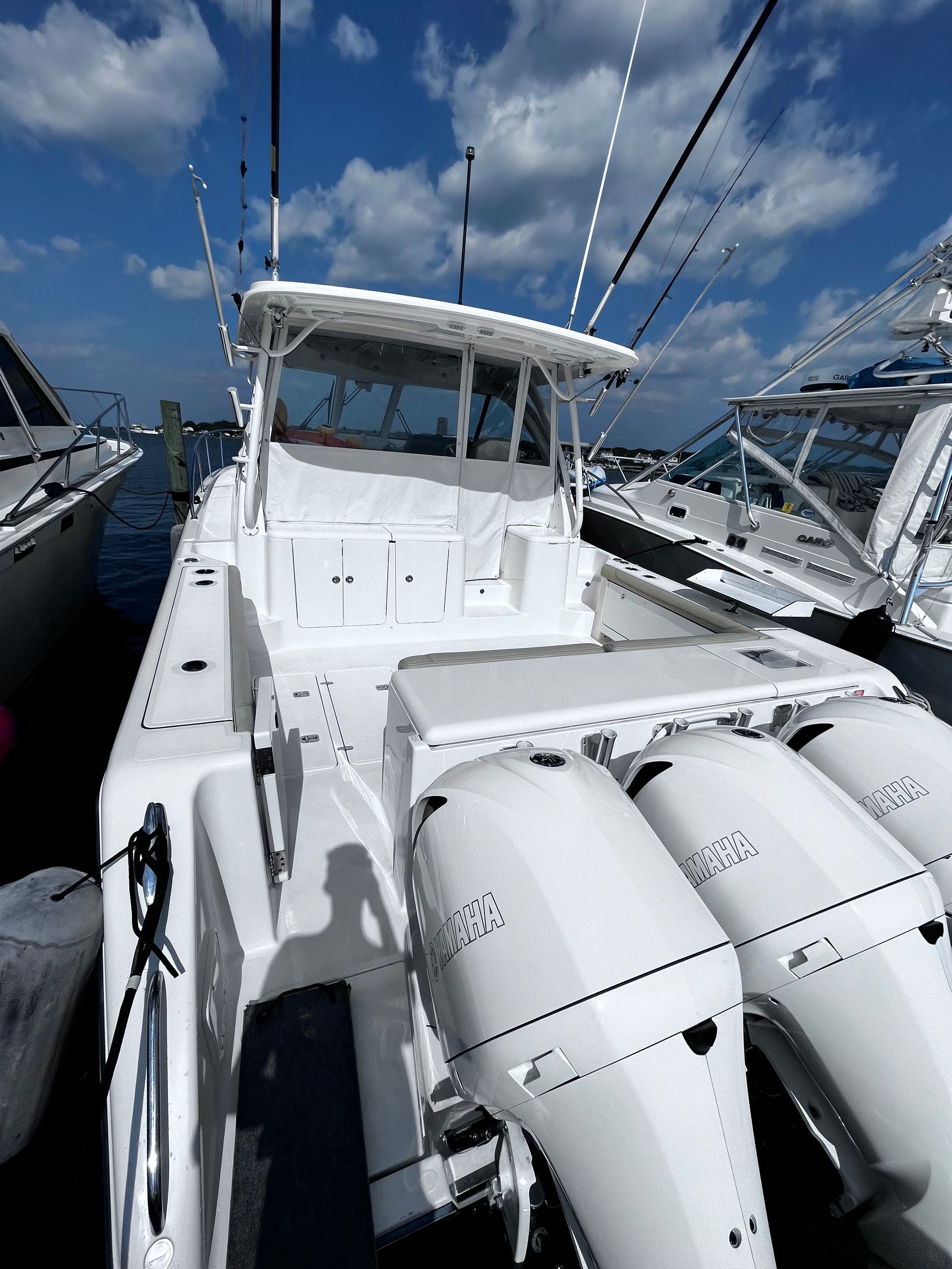 37' Pursuit Topside Detail