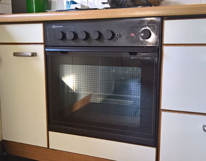 Clean Kitchen Oven