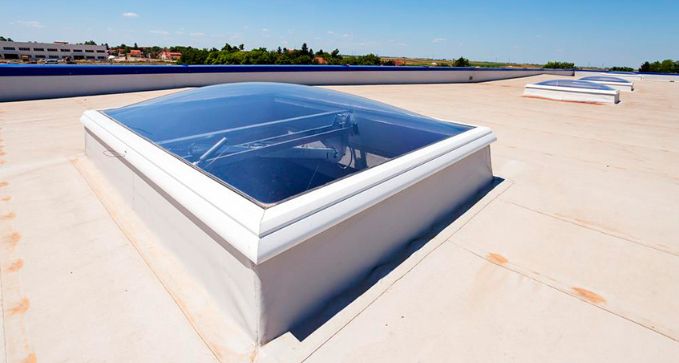 instalación de claraboyas en la cubierta en Guadalajara