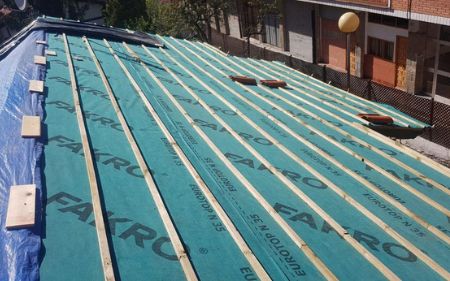 rehabilitación de tejado con paneles sandwich en Guadalajara