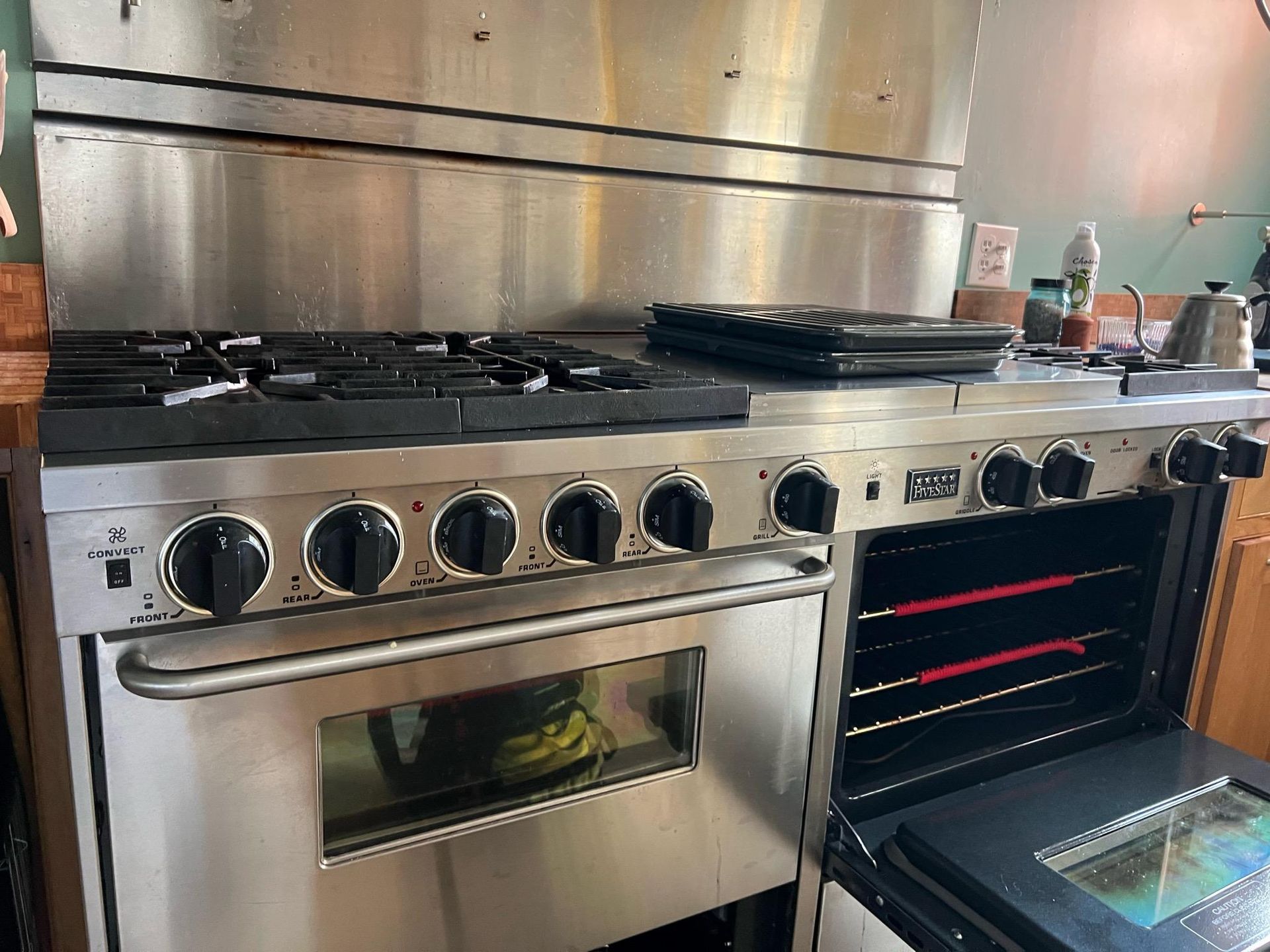 Trouble finding someone to fix your high end appliance? We work on all brands of residential appliances!