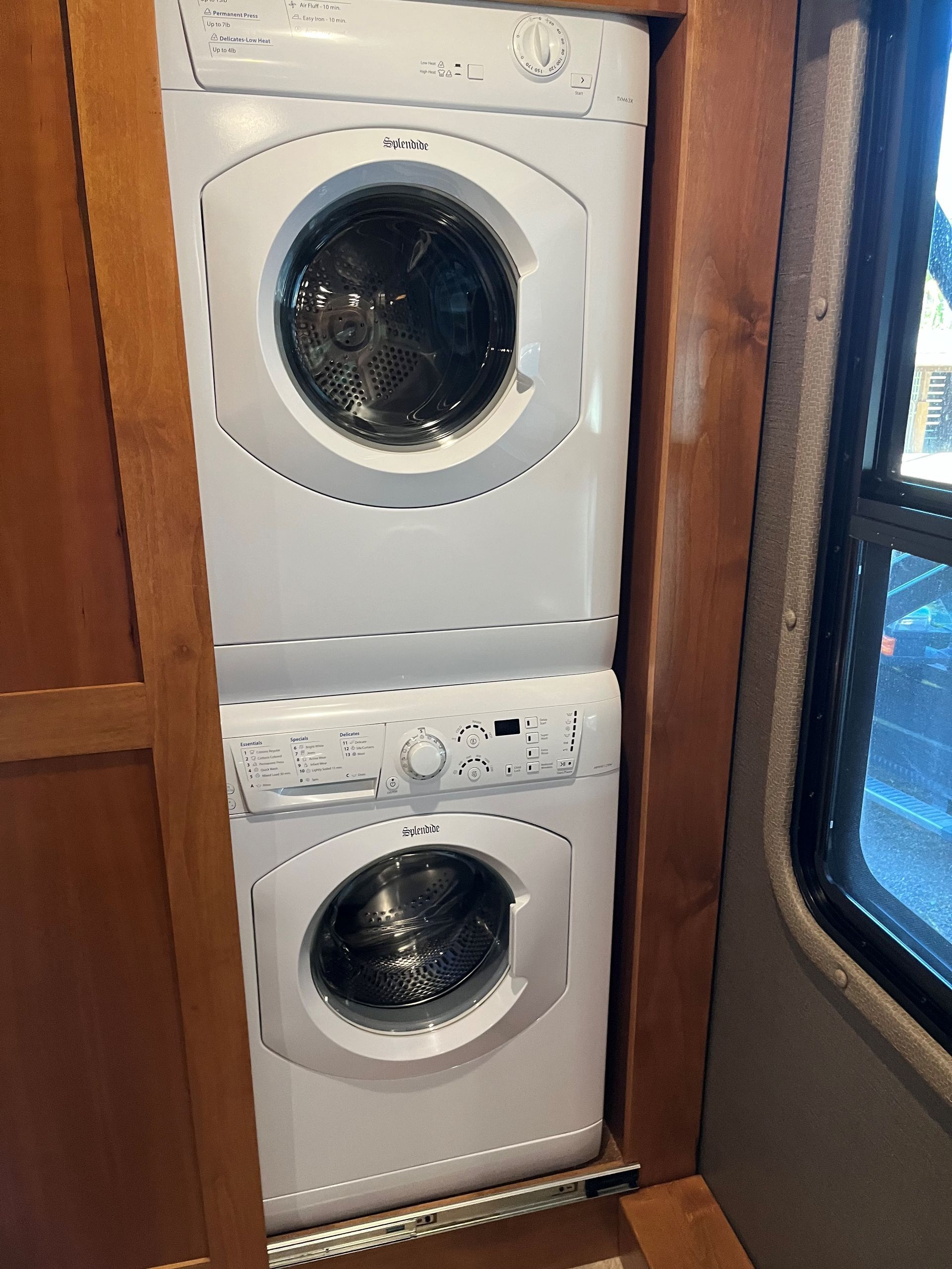 A Washer and Dryer Are Stacked on Top of Each Other in A Room.