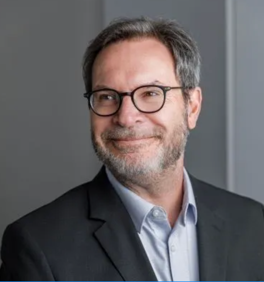 d'Alain Dumas, Expert en transformation numérique et marketing chez Extensio.ai.