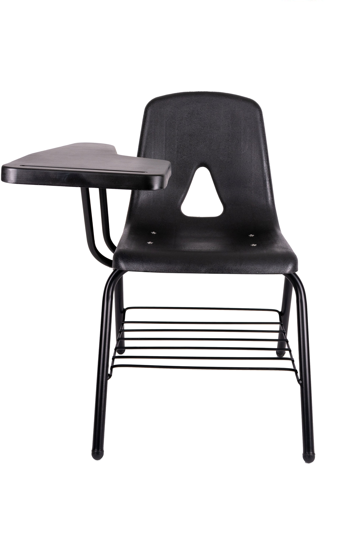 Una silla escolar negra con un bloc de escritura adherido a ella.