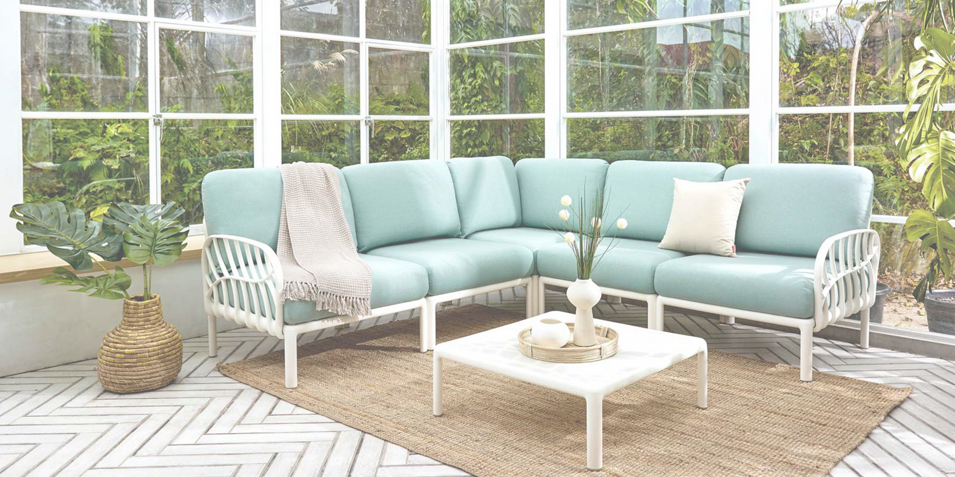 BANCAS, SALAS DE ESPERA Y LOUNGE