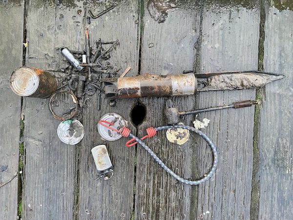 A bunch of tools found magnet fishing