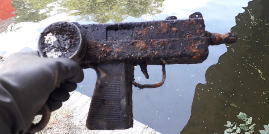 gun found magnet fishing