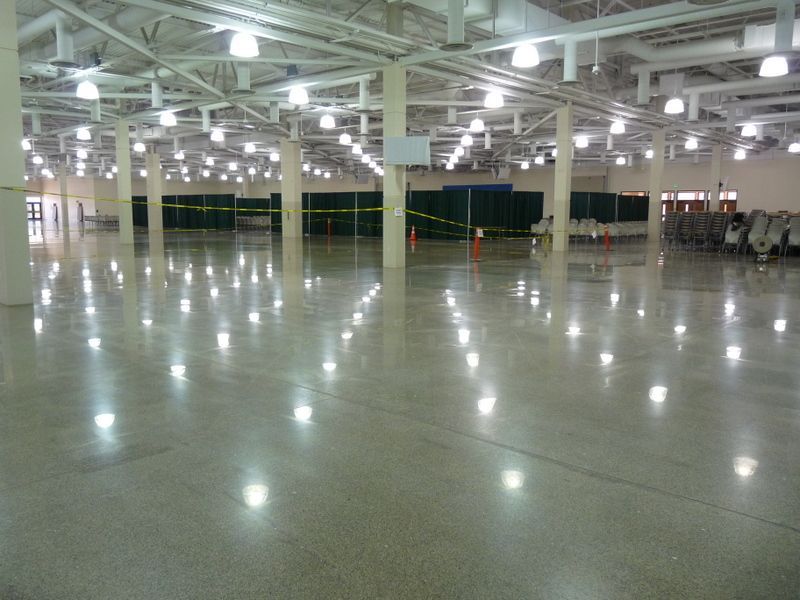 A large warehouse with lots of lights on the floor