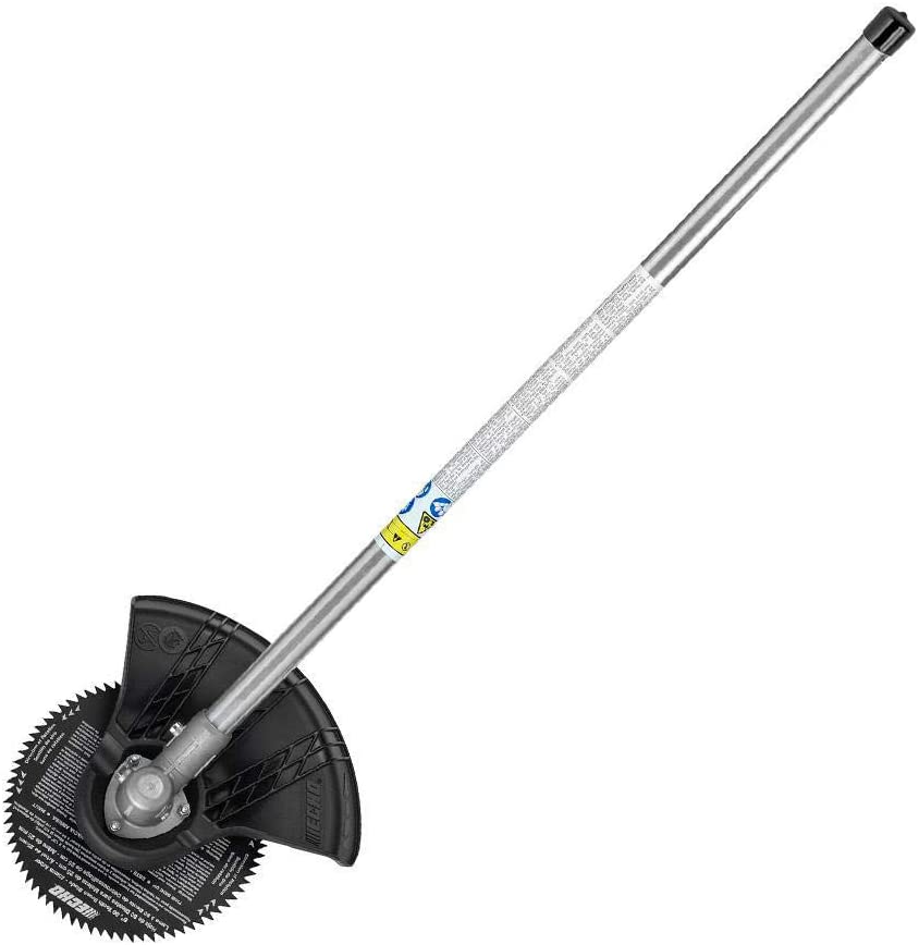 Une débroussailleuse avec une lame de scie circulaire attachée dessus.