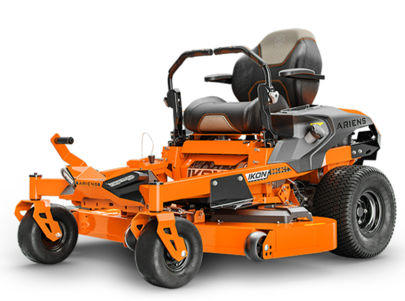 Une tondeuse à gazon orange et noire sur fond blanc.