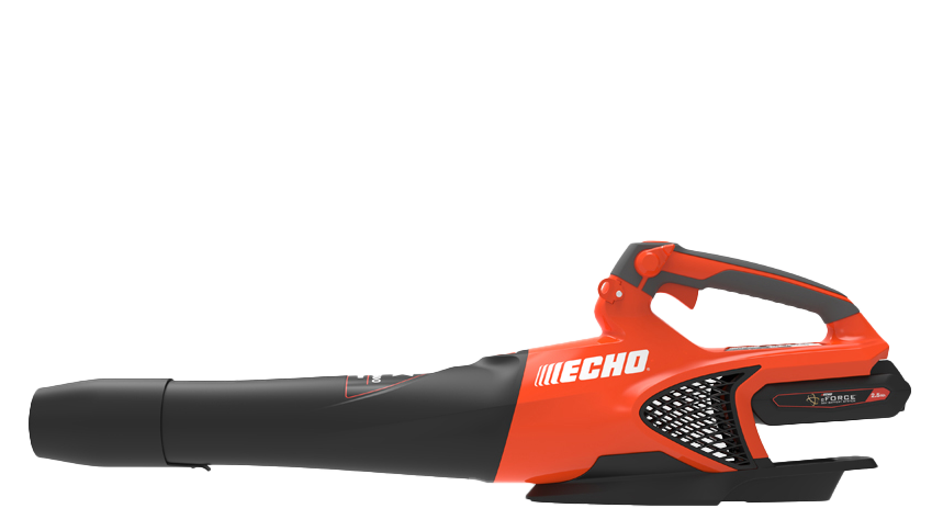 Un souffleur de feuilles Echo rouge et noir sur fond blanc.