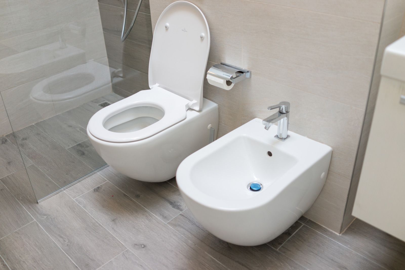 There is a toilet and a bidet in the bathroom.