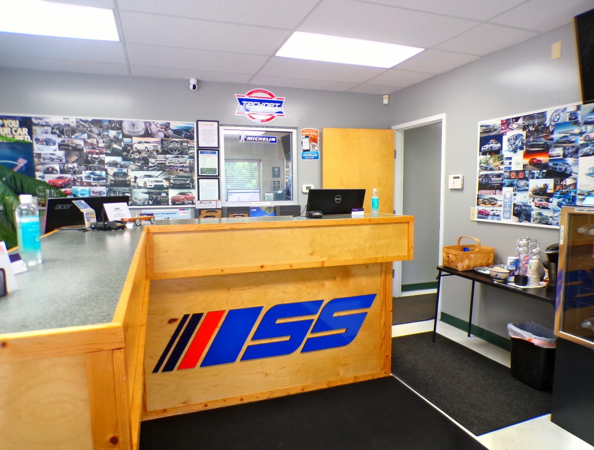 A wooden counter with the letters iiss on it | Import Specialty Service