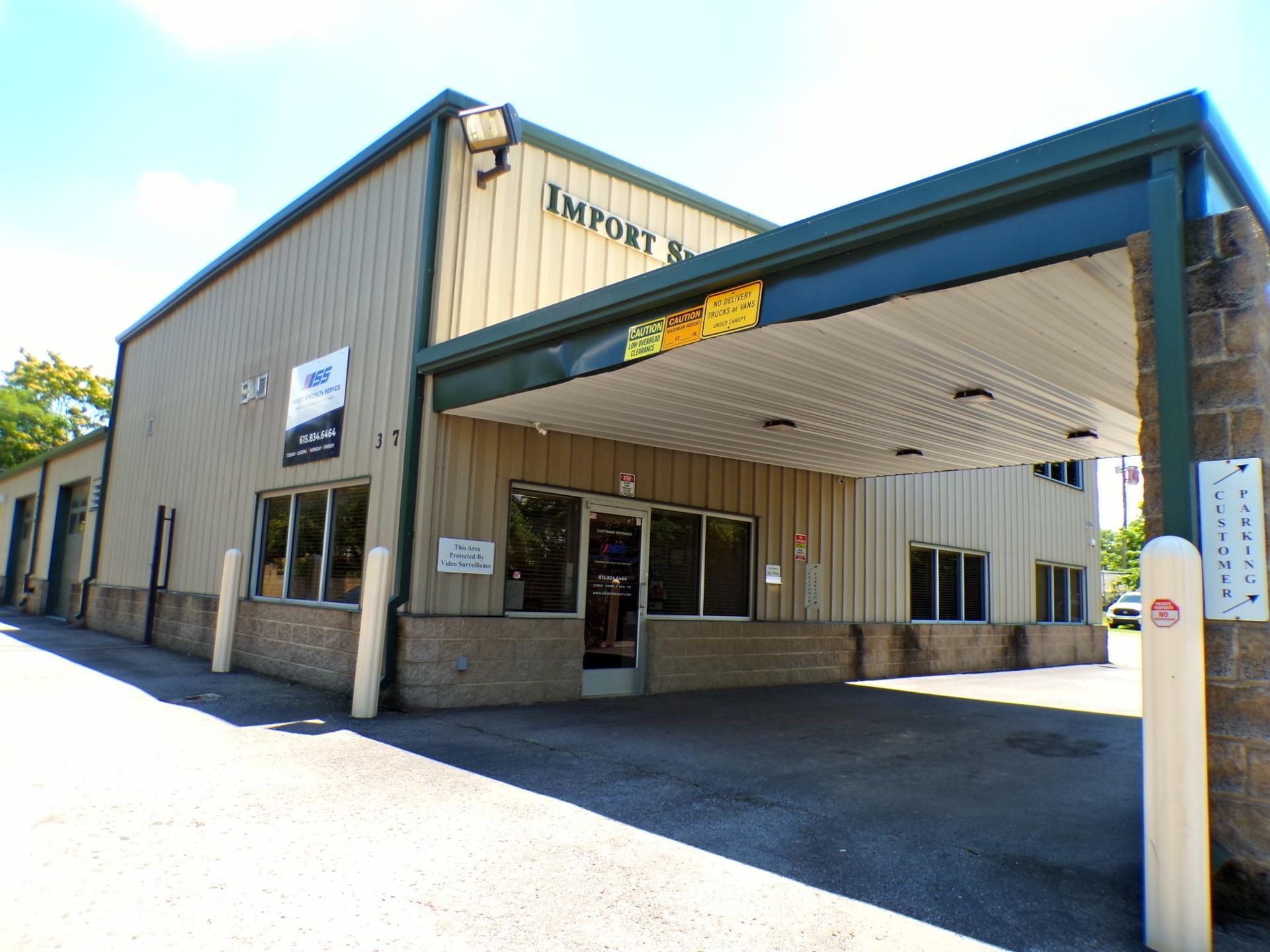 A building with the word import on it | Import Specialty Service