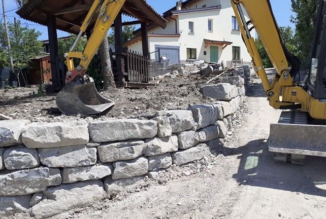 FORMAZIONE MURO IN SASSI A SECCO