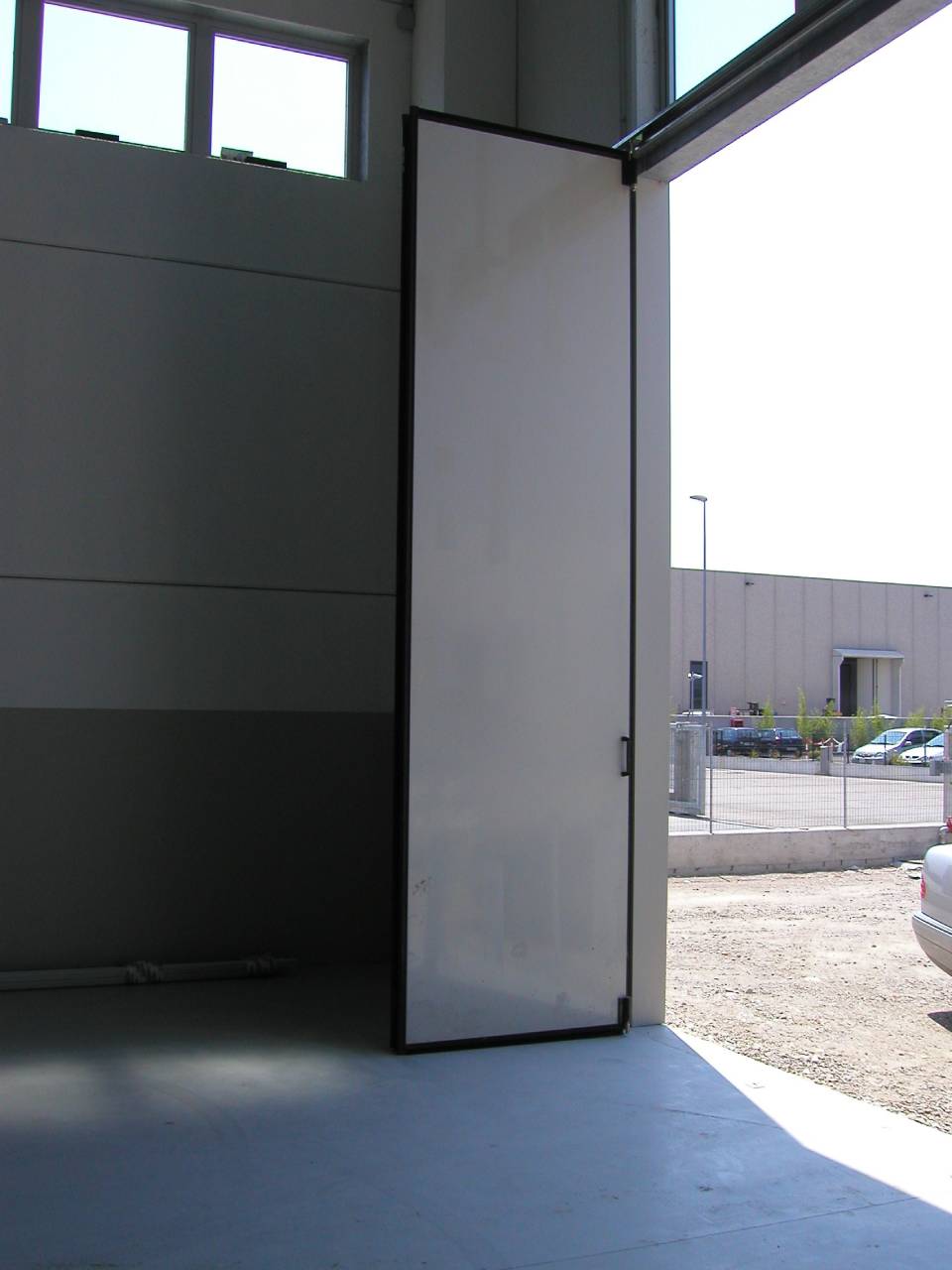 produzione di porte a ripiegatura a libro