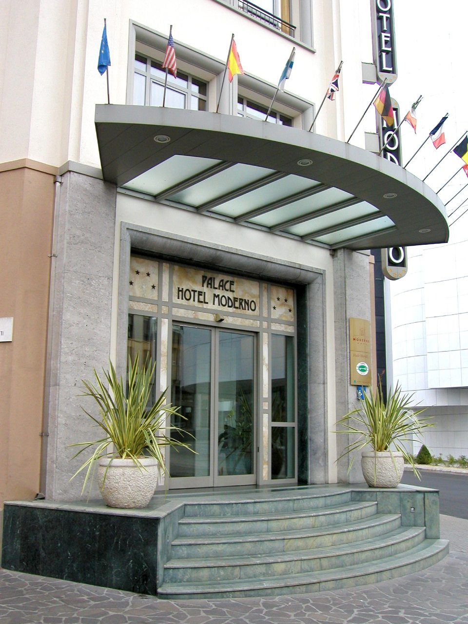 installation of automatic doors with control devices