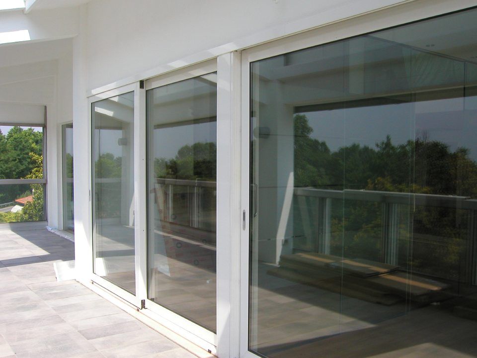 installazione di infissi in legno isolanti