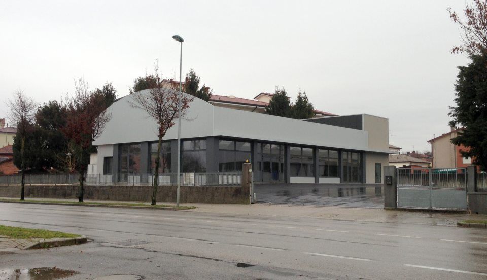 installazione di porte isolanti