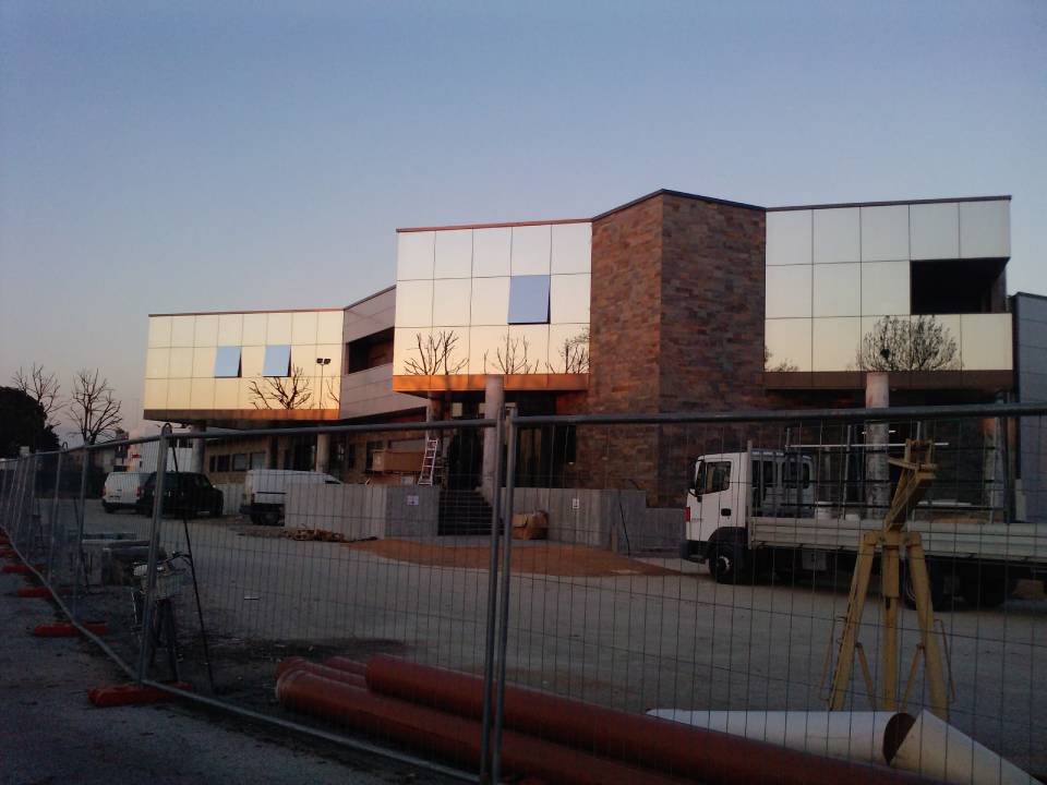 produzione di strutture in alluminio e vetro