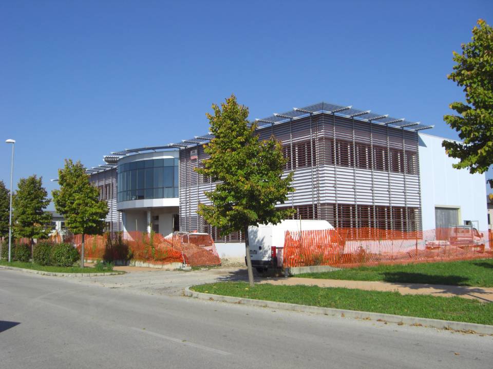 progettazione di strutture in alluminio e vetro