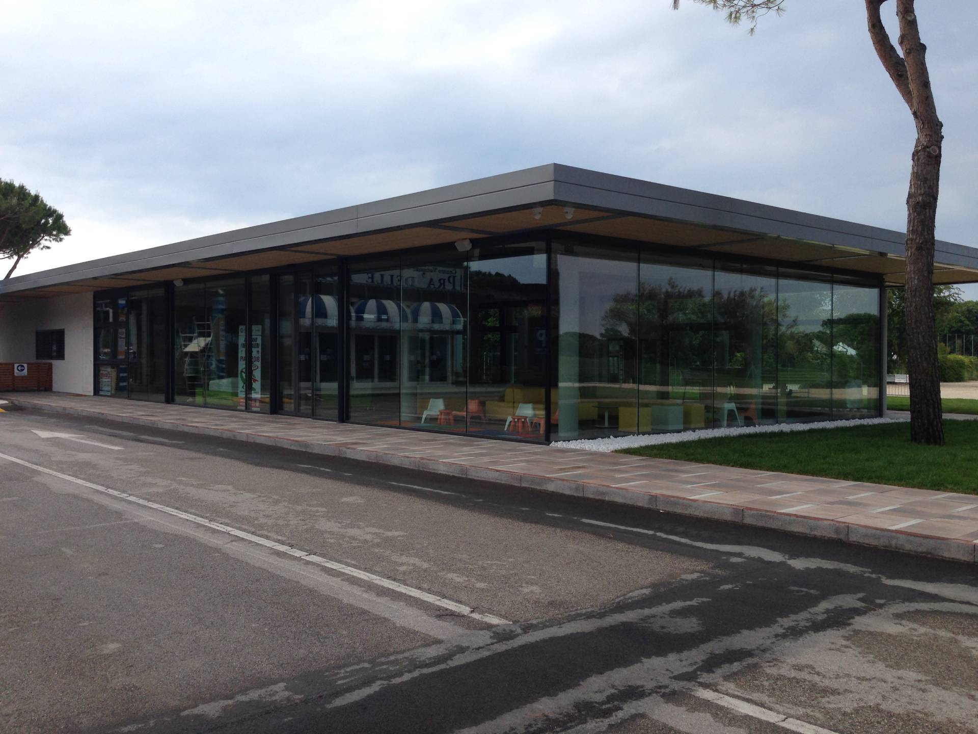 Infissi per edilizia industriale