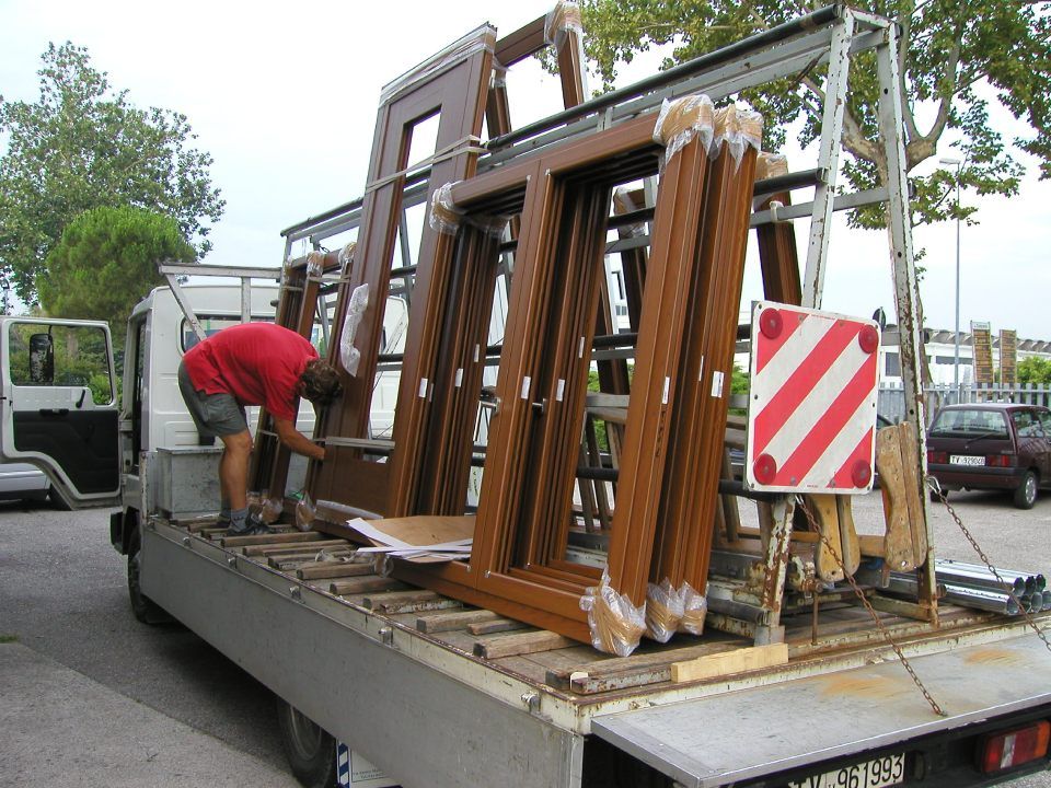 realizzazione di infissi